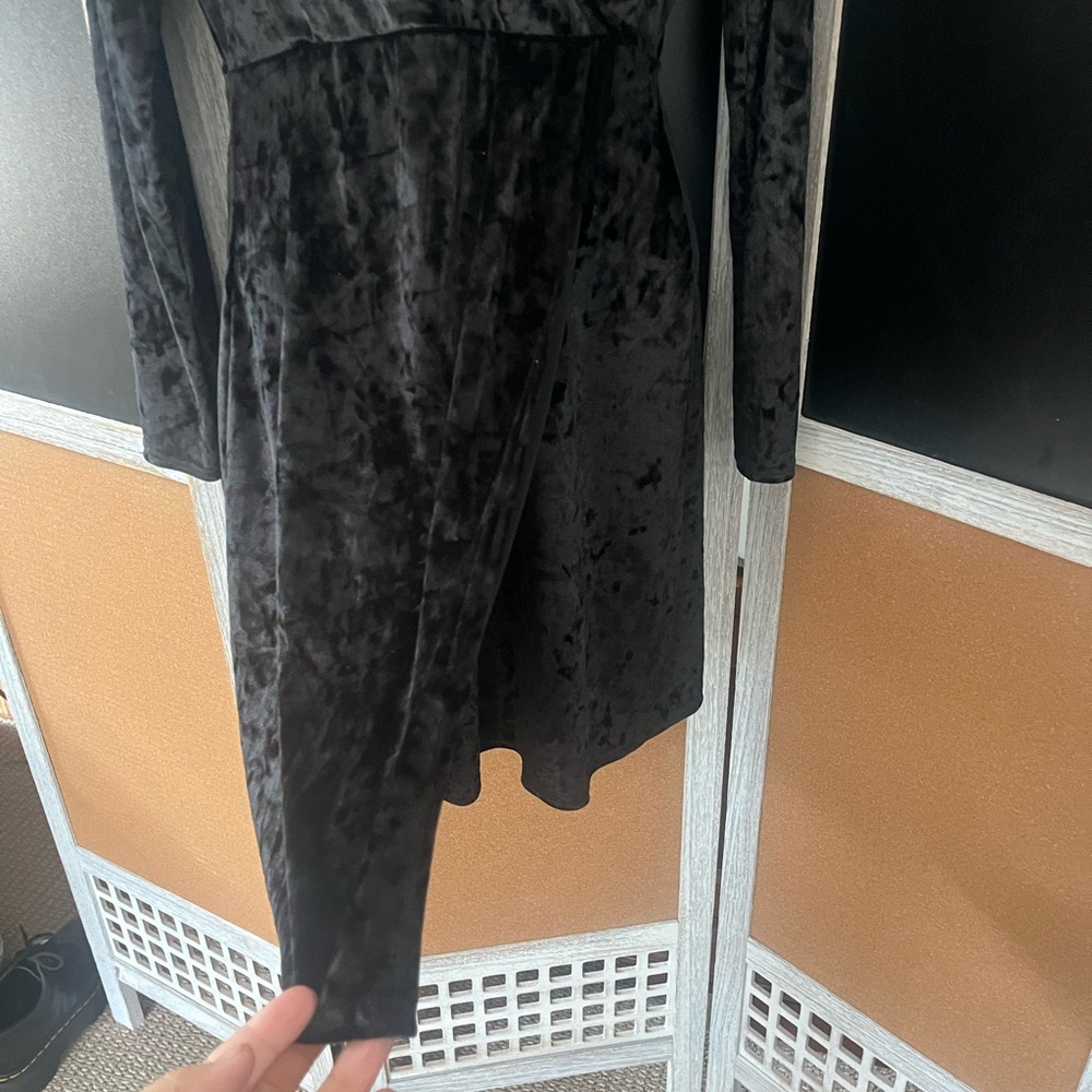 Boohoo Black Long Sleeve V-Neck Fit and Flare Dress - Picture 2 of 6